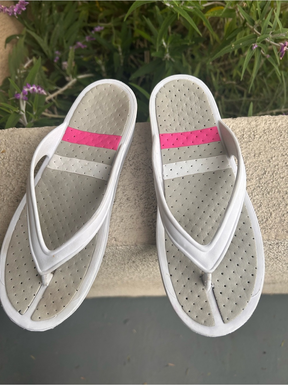 🩴 White women Summer Sandals EUC. Size 6